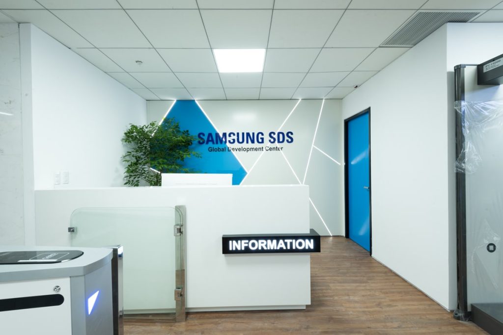 khu vực lễ tân văn phòng samsung